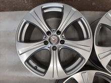 Laden Sie das Bild in den Galerie-Viewer, 4x Alufelge 18 Zoll 8.0&quot; 5x112 38ET Glanz Silber A2534010800 Mercedes-Benz Glc