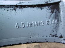 Laden Sie das Bild in den Galerie-Viewer, 1x Alufelge 16 Zoll 6.5&quot; 5x112 44ET 5C0601025T VW New Beetle Rim Wheel