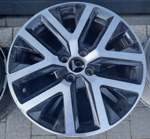 Load image into Gallery viewer, 1x Alufelge 17 Zoll 6.5" 4x100 40ET Glanz Silber 403000765R Renault Captur FEL4135147717nf