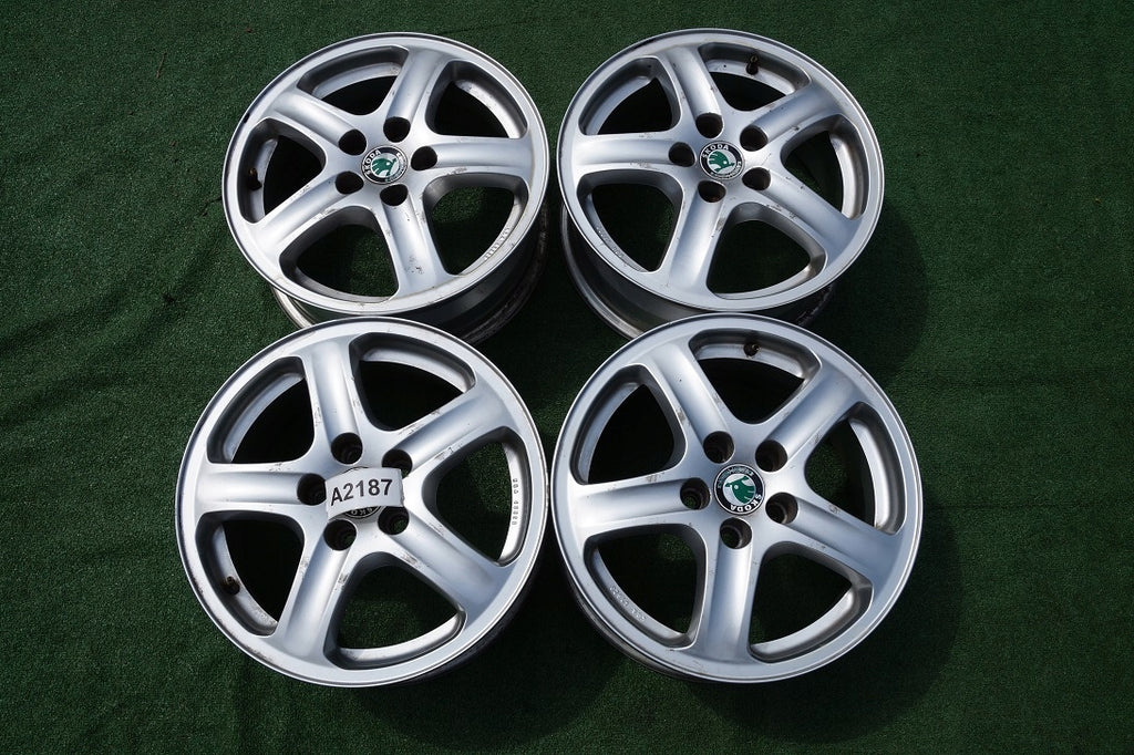 4x Alufelge 15 Zoll 6.0" 5x100 38ET Glanz Silber 1U0601025 Skoda Octavia I Fabia FEL2665990004ux