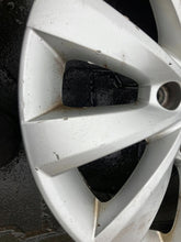 Load image into Gallery viewer, 1x Alufelge 16 Zoll 6.5" 5x112 44ET Matt Silber 5C0601025T VW Beetle Rim Wheel FEL3640064810xn