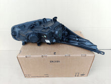 Laden Sie das Bild in den Galerie-Viewer, Frontscheinwerfer Kia Ceed 92101-A2010 Ein Stück (Rechts oder Links) Headlight