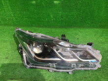 Laden Sie das Bild in den Galerie-Viewer, Frontscheinwerfer Toyota Corolla 81110-02T31-00 Rechts Scheinwerfer Headlight SCH6930938590zy