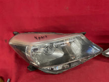 Load image into Gallery viewer, Frontscheinwerfer Toyota Yaris Ein Satz Scheinwerfer Headlight SCH7354287191hu