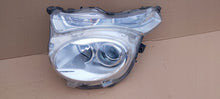 Laden Sie das Bild in den Galerie-Viewer, Frontscheinwerfer Citroën C1 II 81150-0H170 90026272 Links Headlight SCH1517453937pc
