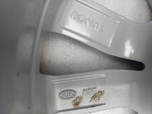 Load image into Gallery viewer, 1x Alufelge 16 Zoll 6.5" 5x114.3 50ET Glanz Silber 52910-A2830 Kia Optima FEL7791909280jt