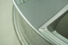 Load image into Gallery viewer, 1x Alufelge 17 Zoll 6.5" 5x120 47ET Glanz Silber 6795561 BMW 1 E81 E87 Rim Wheel FEL3055585717to