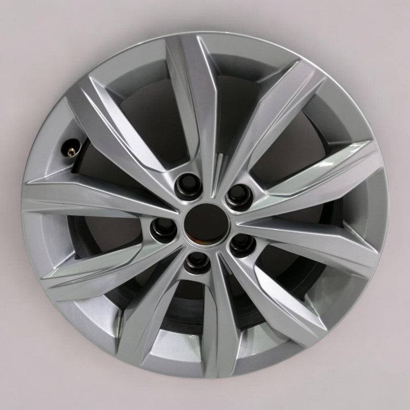 1x Alufelge 15 Zoll 5.5" 5x100 40ET Silber 2G0601025 VW Polo Rim Wheel