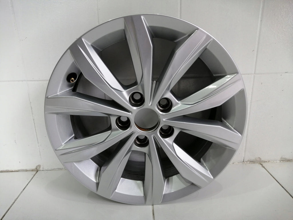 1x Alufelge 15 Zoll 5.5" 5x100 40ET Silber 2G0601025 VW Polo Rim Wheel