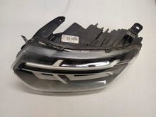 Laden Sie das Bild in den Galerie-Viewer, Frontscheinwerfer Dacia Duster 260602465R LED Links Scheinwerfer Headlight