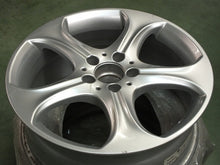 Load image into Gallery viewer, 1x Alufelge 18 Zoll 7.5&quot; 5x112 44ET Glanz Silber A2054018800 Mercedes-Benz