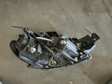 Laden Sie das Bild in den Galerie-Viewer, Frontscheinwerfer Mitsubishi Outlander I Links Scheinwerfer Headlight