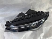 Laden Sie das Bild in den Galerie-Viewer, Frontscheinwerfer Skoda Superb III 3V194115C Full LED Links Headlight SCH8143801925ib