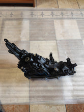 Laden Sie das Bild in den Galerie-Viewer, Frontscheinwerfer Toyota Corolla 8115002T31 LED Ein Stück (Rechts oder Links)