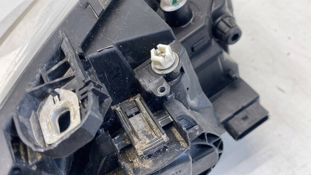 Frontscheinwerfer Mercedes-Benz W245 A1698208361 Xenon Links Headlight SCH3479639351xs