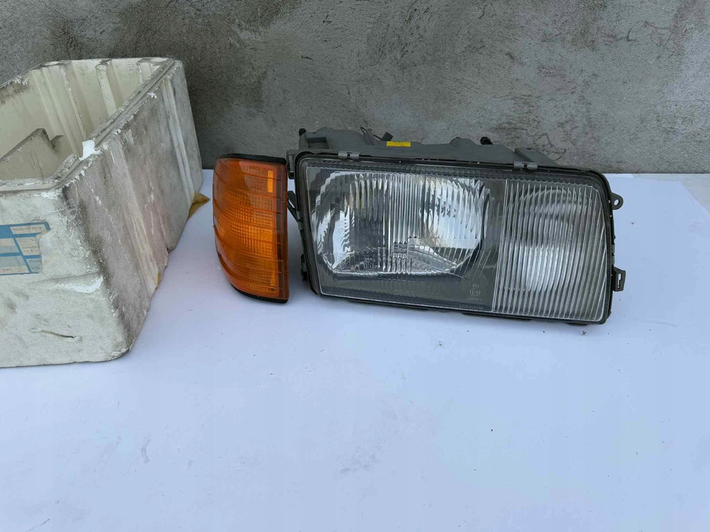 Frontscheinwerfer Mercedes-Benz W126 1268203261 Rechts Scheinwerfer Headlight SCH7083495516sl