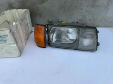 Laden Sie das Bild in den Galerie-Viewer, Frontscheinwerfer Mercedes-Benz W126 1268203261 Rechts Scheinwerfer Headlight SCH7083495516sl