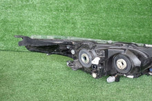 Load image into Gallery viewer, Frontscheinwerfer Toyota Corolla 81150-02L50 Links Scheinwerfer Headlight SCH1085822441rw