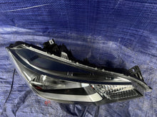 Laden Sie das Bild in den Galerie-Viewer, Frontscheinwerfer Honda Jazz Logo H-GC23N Rechts Scheinwerfer Headlight
