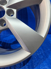 Laden Sie das Bild in den Galerie-Viewer, 1x Alufelge 17 Zoll 7.0&quot; 5x112 5JA601025H Skoda Roomster Rim Wheel