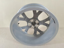 Laden Sie das Bild in den Galerie-Viewer, 1x Alufelge 17 Zoll 6.5&quot; 5x100 48ET Glanz Silber 6F9601025H Seat Arona Rim Wheel