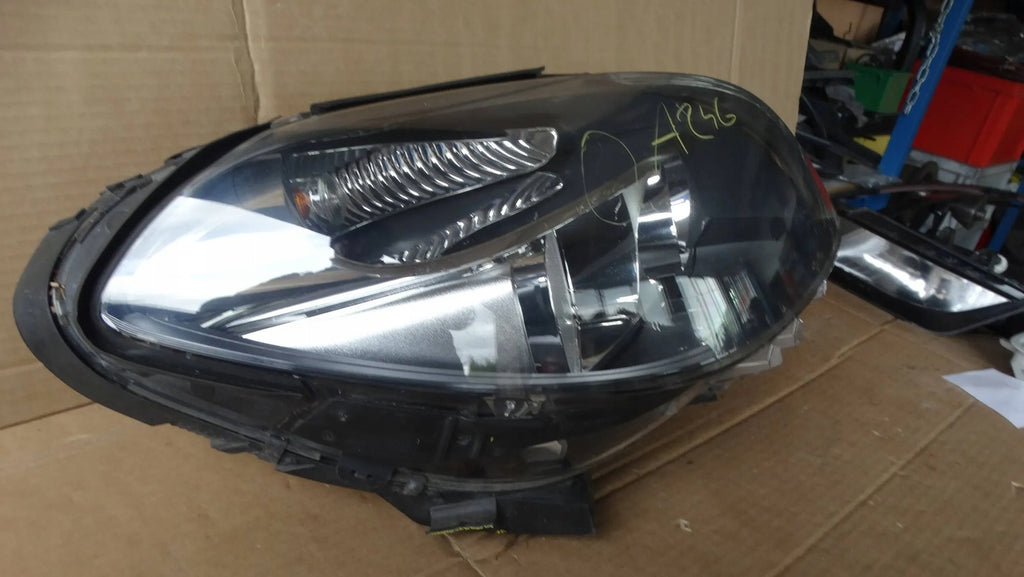 Frontscheinwerfer Mercedes-Benz W246 A2468200261 LED Rechts Headlight