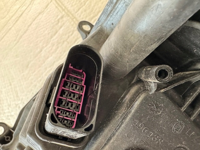 Frontscheinwerfer VW Touareg 7P1941033 Xenon Ein Stück (Rechts oder Links)