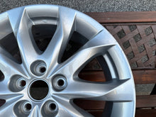 Load image into Gallery viewer, 1x Alufelge 18 Zoll 7.0" 5x114.3 50ET Glanz Silber 996527080 Mazda Cx-3 FEL5887029889ur