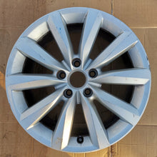 Load image into Gallery viewer, 1x Alufelge 17 Zoll 7.0" 5x112 43ET Glanz Silber 5N0601025P VW Tiguan Rim Wheel FEL9559672990be
