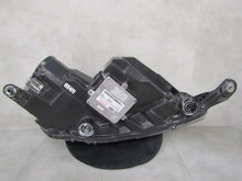Laden Sie das Bild in den Galerie-Viewer, Frontscheinwerfer Skoda Rapid 5JB941015C Xenon Links Scheinwerfer Headlight SCH1938160831ey
