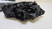 Laden Sie das Bild in den Galerie-Viewer, Frontscheinwerfer BMW 5 G31 G30 7439194-04 Ein Stück (Rechts oder Links) SCH3927360527la