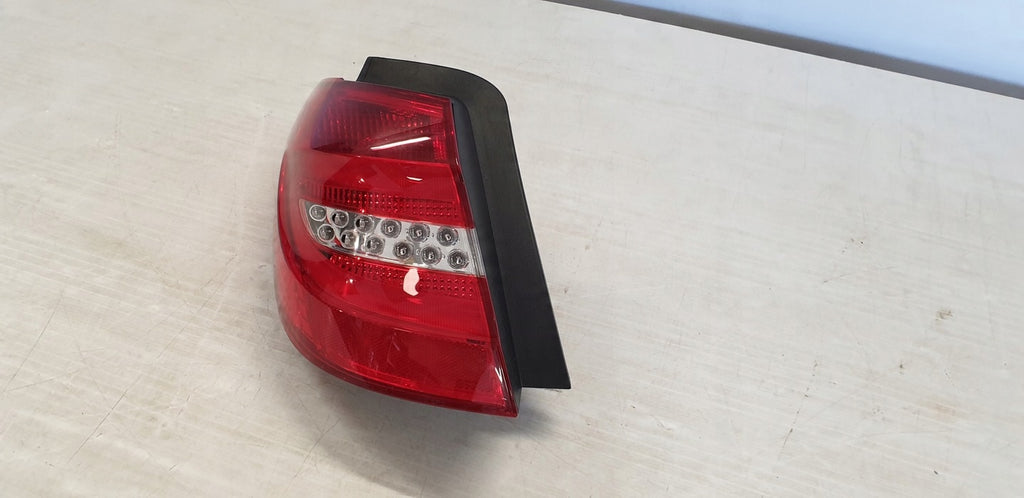 Rückleuchte Mercedes-Benz W246 A2468200564 Links Rearlight
