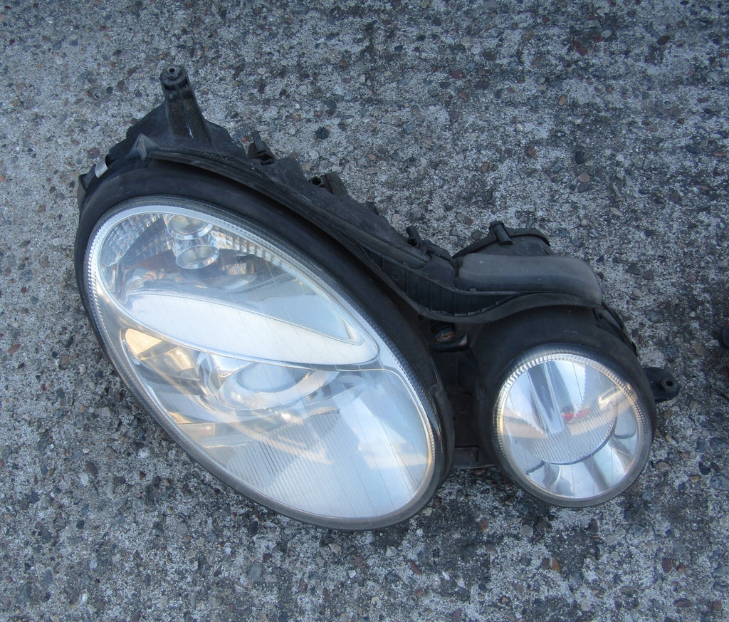 Frontscheinwerfer Mercedes-Benz W211 A2118201461 Rechts Scheinwerfer Headlight