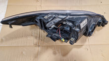 Laden Sie das Bild in den Galerie-Viewer, Frontscheinwerfer Ford Mondeo 7S71-13D155-AN Xenon Links Scheinwerfer Headlight SCH1232560259ic