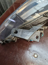 Load image into Gallery viewer, Frontscheinwerfer Toyota Yaris LED Ein Satz Scheinwerfer Headlight