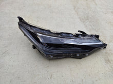 Laden Sie das Bild in den Galerie-Viewer, Frontscheinwerfer Toyota Corolla 81150-02L70-00 Full LED Rechts oder Links