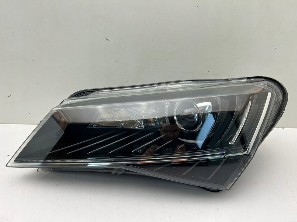 Frontscheinwerfer Skoda Superb III Xenon Links Scheinwerfer Headlight