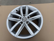 Laden Sie das Bild in den Galerie-Viewer, 1x Alufelge 16 Zoll 6.5" 40ET 5G0601025C VW Golf VII I Rim Wheel FEL9812184633um
