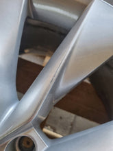 Laden Sie das Bild in den Galerie-Viewer, 1x Alufelge 19 Zoll 8.0&quot; 5x112 45ET Glanz Silber 5LA601025 Skoda Enyaq Rim Wheel