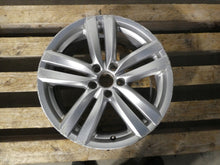 Laden Sie das Bild in den Galerie-Viewer, 1x Alufelge 18 Zoll 8.0" 5x112 44ET 3AA601025H- VW Rim Wheel FEL9605081863xk