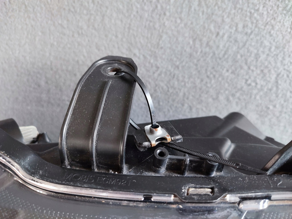 Frontscheinwerfer Mitsubishi Outlander III 8301D0-93 Links Headlight