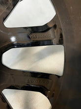 Laden Sie das Bild in den Galerie-Viewer, 1x Alufelge 17 Zoll 7.0&quot; 5x108 50ET Glanz Schwarz 31664557 Volvo V60 V40