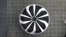 Laden Sie das Bild in den Galerie-Viewer, 1x Alufelge 17 Zoll 7.0" 5x112 45ET 2GA601025AC VW T-Roc Rim Wheel FEL5502603748sd