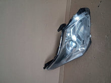 Laden Sie das Bild in den Galerie-Viewer, Frontscheinwerfer Toyota Avensis Rechts Scheinwerfer Headlight SCH7024164217jp