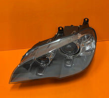 Load image into Gallery viewer, Frontscheinwerfer BMW X5 E70 7221895 Xenon Links Scheinwerfer Headlight SCH1928098139gz