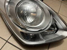 Load image into Gallery viewer, Frontscheinwerfer Hyundai H1 H-1 92102-4H000 Rechts Scheinwerfer Headlight