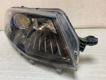 Laden Sie das Bild in den Galerie-Viewer, Frontscheinwerfer Skoda Octavia III 5E1941016 Xenon Rechts Headlight SCH4523832880ii