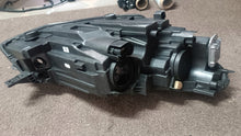 Laden Sie das Bild in den Galerie-Viewer, Frontscheinwerfer Ford Kuga LV4B-13E015-CD LED Ein Stück (Rechts oder Links) SCH9681930683ah