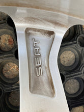 Laden Sie das Bild in den Galerie-Viewer, 1x Alufelge 17 Zoll 7.0&quot; 5x112 51ET Glanz 6F0601025 Seat Ibiza Rim Wheel