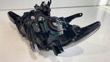 Laden Sie das Bild in den Galerie-Viewer, Frontscheinwerfer Toyota Land Cruiser 8113060M60 Rechts Scheinwerfer Headlight SCH1039829263rq